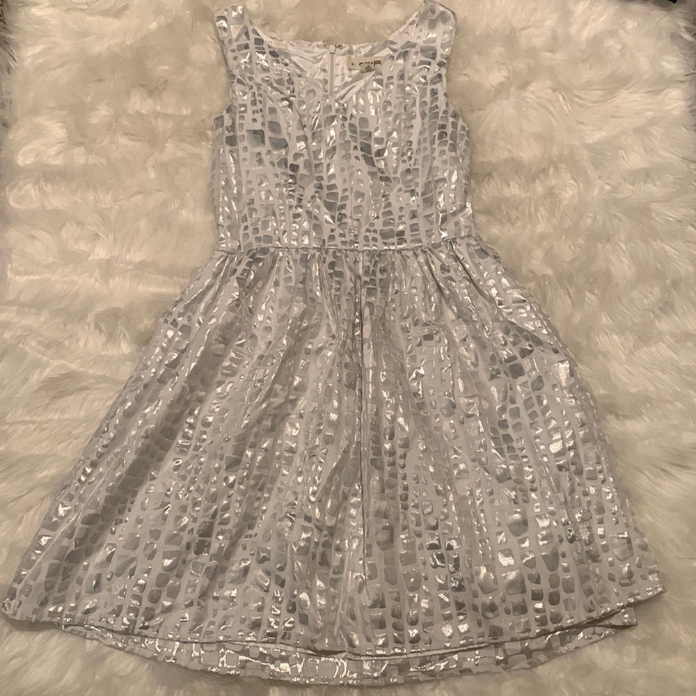 White & Silver Dress. Mac+Jac. Medium Super cute! Perfect for Bridal Shower